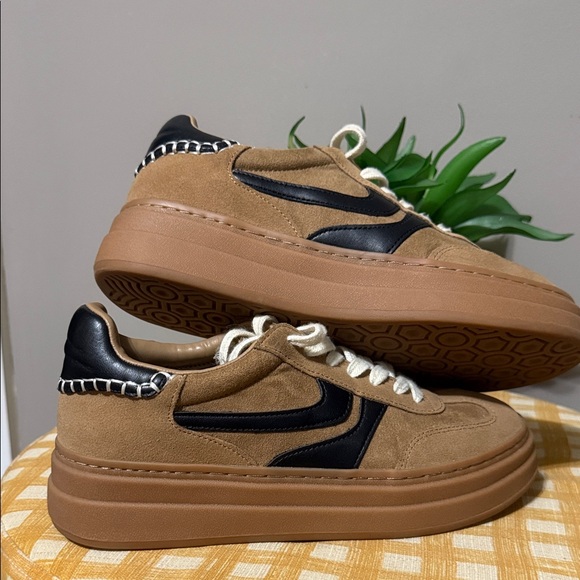 Steve Madden Women’s Dodge Sneakers - Picture 2 of 8